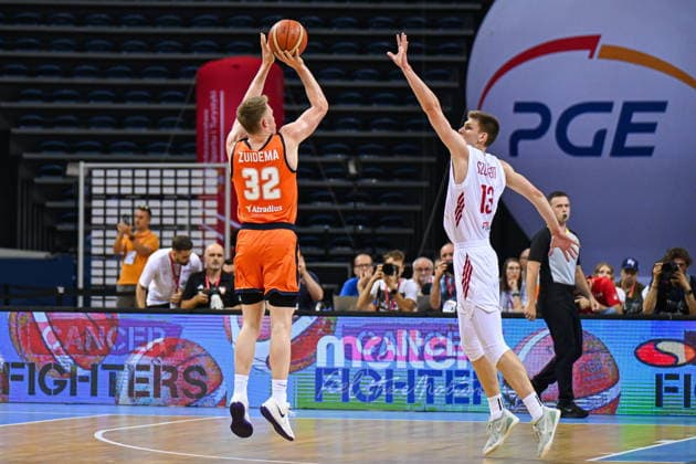 Krakow 06.07.2026. Basketball 2027 FIBA Basketball World Cup Qualifiers First Round: Poland vs. The Netherlands --- Koszykowka Eliminacje Mistrzostw Swiata FIBA 2027 - pierwsza runda: Polska - Holandia. Persons shown: Kjeld Zuidema Jakub Szumert Fot. Antoni Dec Arena Akcji NEWSPIX.PL --- newspix.pl 