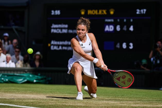 July 6, 2026, London, London, Great Britain: Jasmine Paolini of Italy returns with backhand during The Championships Wimbledon , 6.7.2026 in London (All England Lawn Tennis and Croquet Club), Great Britain Tennis 2026: Grand Slam: The Championships Wimbledon: 8th Day: 4th Round: PAOLINI 6:4 4:6 6:3 EALA  - ZUMAs343 20260706_zsp_s343_071 Copyright: xMathiasxSchulzx