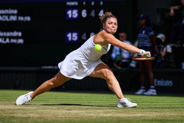 July 6, 2026, London, London, Great Britain: Jasmine Paolini of Italy returns with backhand during The Championships Wimbledon , 6.7.2026 in London (All England Lawn Tennis and Croquet Club), Great Britain Tennis 2026: Grand Slam: The Championships Wimbledon: 8th Day: 4th Round: PAOLINI 6:4 4:6 6:3 EALA  - ZUMAs343 20260706_zsp_s343_077 Copyright: xMathiasxSchulzx