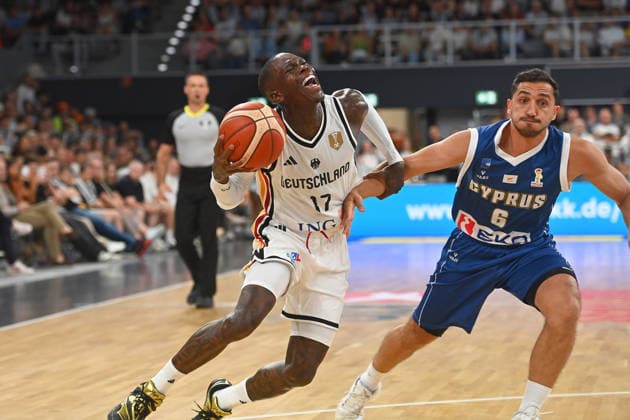 Dennis SCHROEDER (GER), Aktion,Zweikampf gegen Stefanos ILIADIS (CYP). Basketball Laenderspiel WM Qualifikation Deutschland (GER) - Zypern (CYP) am 06.07.2026 Brose Arena Bamberg. *** Dennis SCHROEDER (GER), Action, One-on-one battle against Stefanos ILIADIS (CYP), International Basketball Game, World Cup Qualifier, Germany (GER) vs. Cyprus (CYP) on July 6, 2026, at Brose Arena, Bamberg