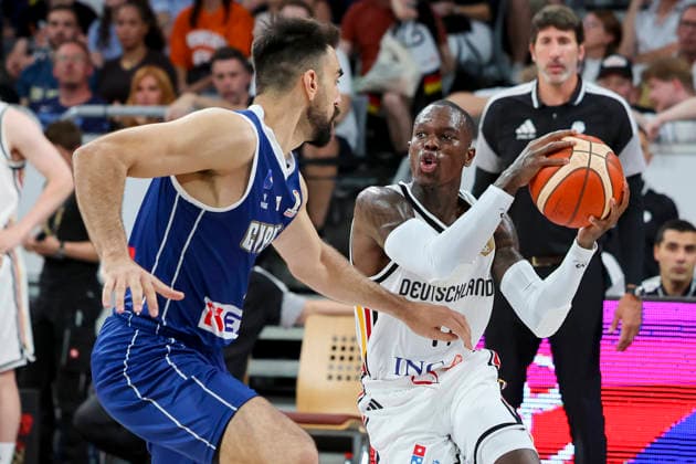 Christos Loizides (Cyprus) und Dennis Schroeder (Germany) kaempfen um den Ball, FIBA World Cup European Qualifier, Germany v Cyprus, Brose Arena am 06. July 2026 in Bamberg, Deutschland. (Foto von Marco Steinbrenner DeFodi Images) Christos Loizides (Cyprus) und Dennis Schroeder (Germany) battle for the ball, FIBA World Cup European Qualifier, Germany v Cyprus, Brose Arena, July 6, 2026 in Bamberg, Germany. (Photo by Marco Steinbrenner DeFodi Images) - *** Christos Loizides (Cyprus) and Dennis Schroeder (Germany) battle for the ball, FIBA World Cup European Qualifier, Germany vs. Cyprus, Brose Arena on July 6, 2026, in Bamberg, Germany. Photo by Marco Steinbrenner, DeFodi Images. Christos Loizides (Cyprus) and Dennis Schroeder (Germany) battle for the ball, FIBA World Cup European Qualifier, Germany vs. Cyprus, Brose Arena, July 6, 2026, in Bamberg, Germany. Photo by Marco Steinbrenner, DeFodi Images