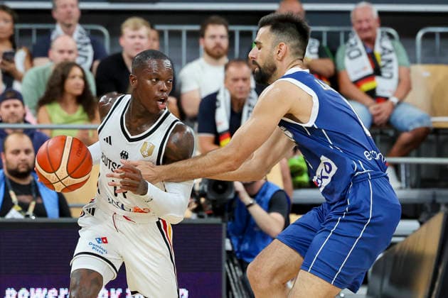 Dennis Schroeder (Germany) und Christos Loizides (Cyprus) kaempfen um den Ball, FIBA World Cup European Qualifier, Germany v Cyprus, Brose Arena am 06. July 2026 in Bamberg, Deutschland. (Foto von Marco Steinbrenner DeFodi Images) Dennis Schroeder (Germany) und Christos Loizides (Cyprus) battle for the ball, FIBA World Cup European Qualifier, Germany v Cyprus, Brose Arena, July 6, 2026 in Bamberg, Germany. (Photo by Marco Steinbrenner DeFodi Images) - *** Dennis Schroeder (Germany) and Christos Loizides (Cyprus) battle for the ball, FIBA World Cup European Qualifier, Germany vs. Cyprus, Brose Arena on July 6, 2026, in Bamberg, Germany Photo by Marco Steinbrenner DeFodi Images Dennis Schroeder (Germany) and Christos Loizides (Cyprus) battle for the ball, FIBA World Cup European Qualifier, Germany vs. Cyprus, Brose Arena, July 6, 2026, in Bamberg, Germany. Photo by Marco Steinbrenner, DeFodi Images