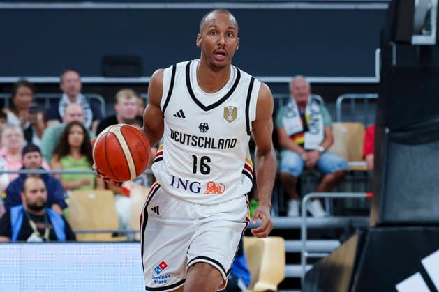 Louis Olinde (Germany) kontrolliert den Ball, FIBA World Cup European Qualifier, Germany v Cyprus, Brose Arena am 06. July 2026 in Bamberg, Deutschland. (Foto von Marco Steinbrenner DeFodi Images) Louis Olinde (Germany) controls the ball, FIBA World Cup European Qualifier, Germany v Cyprus, Brose Arena, July 6, 2026 in Bamberg, Germany. (Photo by Marco Steinbrenner DeFodi Images) - *** Louis Olinde (Germany) controls the ball, FIBA World Cup European Qualifier, Germany vs. Cyprus, Brose Arena on July 6, 2026, in Bamberg, Germany. Photo by Marco Steinbrenner, DeFodi Images. Louis Olinde (Germany) controls the ball, FIBA World Cup European Qualifier, Germany vs. Cyprus, Brose Arena, July 6, 2026, in Bamberg, Germany. Photo by Marco Steinbrenner, DeFodi Images