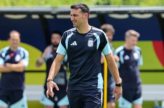 FIFA World Cup, WM, Weltmeisterschaft, Fussball 2026 - Argentina training session Argentina™s national soccer team head coach Lionel Scaloni attends a training session in Kennesaw, Georgia, USA, 06 July 2026. Argentina will face Egypt on 07 July in a FIFA World Cup 2026 round of 16 match. KENNESAW United States  Copyright: xRONALDxWITTEKx
