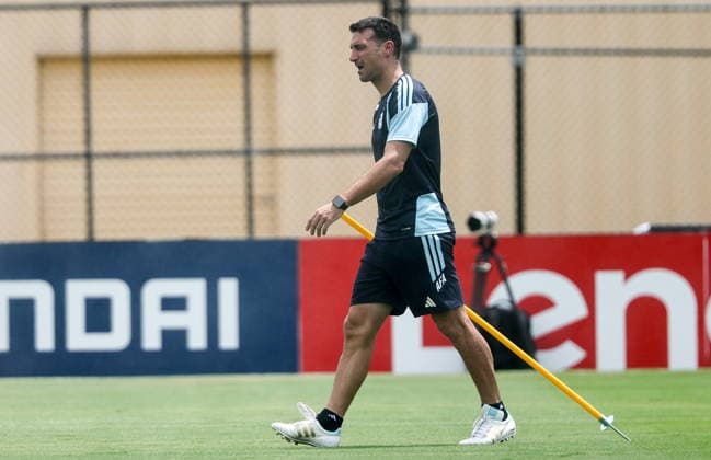FIFA World Cup, WM, Weltmeisterschaft, Fussball 2026 - Argentina training session Argentina™s national soccer team head coach Lionel Scaloni attends a training session in Kennesaw, Georgia, USA, 06 July 2026. Argentina will face Egypt on 07 July in a FIFA World Cup 2026 round of 16 match. KENNESAW United States  Copyright: xRONALDxWITTEKx