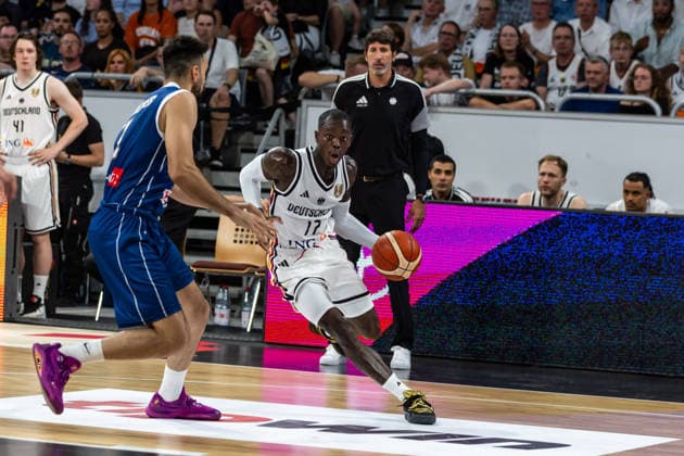 GER, FIBA Basketball World Cup 2027, European Qualifiers, Deutschland-Zypern. 06.07.2026, Brose Arena, Bamberg, GER, FIBA Basketball World Cup 2027, European Qualifiers, Deutschland-Zypern. Dennis Schröder (Deutschland, No17) Â Foto: Alexander Trienitz Bamberg Brose Arena Bayern Deutschland *** GER, FIBA Basketball World Cup 2027, European Qualifiers, Germany vs. Cyprus, July 6, 2026, Brose Arena, Bamberg, GER, FIBA Basketball World Cup 2027, European Qualifiers, Germany vs. Cyprus, Dennis Schröder (Germany, No. 17) Photo by Alexander Trienitz, Bamberg, Brose Arena, Bavaria, Germany
