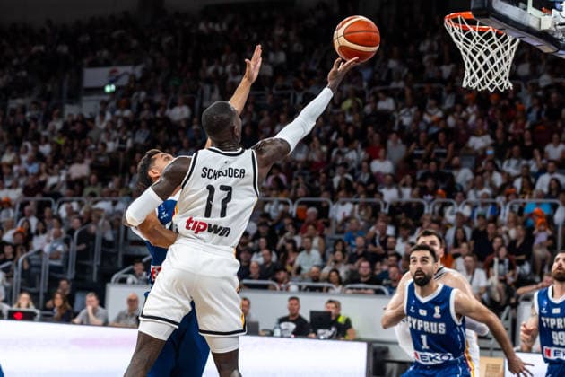 GER, FIBA Basketball World Cup 2027, European Qualifiers, Deutschland-Zypern. 06.07.2026, Brose Arena, Bamberg, GER, FIBA Basketball World Cup 2027, European Qualifiers, Deutschland-Zypern. Dennis Schröder (Deutschland, No17) Â *** GER, FIBA Basketball World Cup 2027, European Qualifiers, Germany vs. Cyprus, July 6, 2026, Brose Arena, Bamberg, GER, FIBA Basketball World Cup 2027, European Qualifiers, Germany vs. Cyprus, Dennis Schröder (Germany), No. 17 Â Nordphotox xTrienitz nph00051