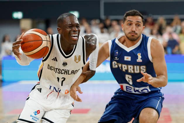 v.l.n.r.: Dennis Schroder (Deutschland) und Stefanos Iliadis (Zypern) während des WM-Qualifikationsspiels am 6. Juli 2026 in Bamberg. during the World Cup qualification match on July 6, 2026 in Bamberg. *** From left to right: Dennis Schröder of Germany and Stefanos Iliadis of Cyprus during the World Cup qualifying game on July 6, 2026, in Bamberg Copyright: HMBxMedia xHeikoxBecker
