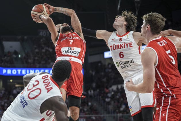 Turkiye v Switzerland - FIBA Basketball World Cup 2027 European Qualifiers ISTANBUL, TURKIYE - JULY 6: Cedi Osman (6) of Turkiye in action against Selim Fofana (7) of Switzerland during the first round of the 2027 World Cup European Qualifiers Group C basketball match between Turkiye and Switzerland at Sinan Erdem Sports Hall in Istanbul, Turkiye, on July 6, 2026. Beyza Comert Anadolu Istanbul Turkey. Editorial use only. Please get in touch for any other usage.  Copyright: x2026xAnadoluxBeyzaxComertx