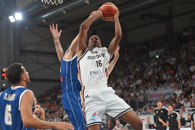 Louis Olinde (GER) , Aktion,Zweikampf Basketball Laenderspiel WM Qualifikation Deutschland (GER) - Zypern (CYP) am 06.07.2026 Brose Arena Bamberg. *** Louis Olinde (GER), Action, One-on-One, Basketball International Match, World Cup Qualifier: Germany (GER) vs. Cyprus (CYP) on July 6, 2026, at Brose Arena, Bamberg