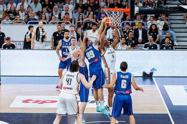 Nikos Stylianou (Zypern, 99), Louis Olinde (Deutschland, 16), Deutschland vs. Zypern, Basketball, WM Qualifikation 2027, Gruppe E, 06.07.2026 Deutschland vs. Zypern, Basketball, WM Qualifikation 2027, Gruppe E, 06.07.2026 Bamberg *** Nikos Stylianou, Cyprus, 99; Louis Olinde, Germany, 16; Germany vs. Cyprus, Basketball, 2027 World Cup Qualifiers, Group E, July 6, 2026 Germany vs. Cyprus, Basketball, 2027 World Cup Qualifiers, Group E, July 6, 2026 Bamberg Copyright: xEibner-Pressefoto G.xSantemizx EP_GSZ
