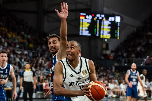 GER, FIBA Basketball World Cup 2027, European Qualifiers, Deutschland-Zypern. 06.07.2026, Brose Arena, Bamberg, GER, FIBA Basketball World Cup 2027, European Qualifiers, Deutschland-Zypern. Louis Olinde (Deutschland, No16) Â Foto: Alexander Trienitz Bamberg Brose Arena Bayern Deutschland *** GER, FIBA Basketball World Cup 2027, European Qualifiers, Germany vs. Cyprus, July 6, 2026, Brose Arena, Bamberg, GER, FIBA Basketball World Cup 2027, European Qualifiers, Germany vs. Cyprus, Louis Olinde (Germany), No. 16. Photo by Alexander Trienitz, Bamberg, Brose Arena, Bavaria, Germany