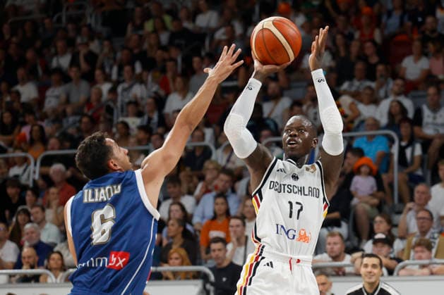 v.l.n.r.: Stefanos Iliadis (Zypern) und Dennis Schroder (Deutschland) während des WM-Qualifikationsspiels am 6. Juli 2026 in Bamberg. during the World Cup qualification match on July 6, 2026 in Bamberg. *** From left to right: Stefanos Iliadis of Cyprus and Dennis Schroder of Germany during the World Cup qualifying match on July 6, 2026, in Bamberg Copyright: HMBxMedia xHeikoxBecker