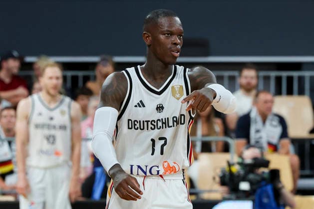 Dennis Schroeder (Germany) gestikuliert, FIBA World Cup European Qualifier, Germany v Cyprus, Brose Arena am 06. July 2026 in Bamberg, Deutschland. (Foto von Marco Steinbrenner DeFodi Images) Dennis Schroeder (Germany) gestures, FIBA World Cup European Qualifier, Germany v Cyprus, Brose Arena, July 6, 2026 in Bamberg, Germany. (Photo by Marco Steinbrenner DeFodi Images) - *** Dennis Schroeder of Germany gestures, FIBA World Cup European Qualifier, Germany vs. Cyprus, Brose Arena on July 6, 2026, in Bamberg, Germany. Photo by Marco Steinbrenner, DeFodi Images. Dennis Schroeder of Germany gestures, FIBA World Cup European Qualifier, Germany vs. Cyprus, Brose Arena, July 6, 2026, in Bamberg, Germany. Photo by Marco Steinbrenner, DeFodi Images