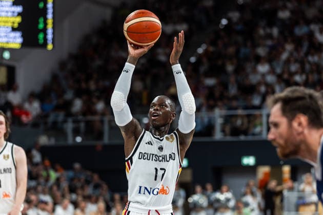 GER, FIBA Basketball World Cup 2027, European Qualifiers, Deutschland-Zypern. 06.07.2026, Brose Arena, Bamberg, GER, FIBA Basketball World Cup 2027, European Qualifiers, Deutschland-Zypern. Dennis Schröder (Deutschland, No17) bei einem Freiwurf Â *** GER, FIBA Basketball World Cup 2027, European Qualifiers, Germany vs. Cyprus, July 6, 2026, Brose Arena, Bamberg, GER, FIBA Basketball World Cup 2027, European Qualifiers, Germany vs. Cyprus: Dennis Schröder of Germany, No. 17, taking a free throw Â Nordphotox xTrienitz nph00051
