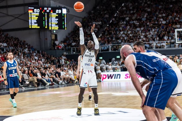 GER, FIBA Basketball World Cup 2027, European Qualifiers, Deutschland-Zypern. 06.07.2026, Brose Arena, Bamberg, GER, FIBA Basketball World Cup 2027, European Qualifiers, Deutschland-Zypern. Dennis Schröder (Deutschland, No17) bei einem Freiwurf Â *** GER, FIBA Basketball World Cup 2027, European Qualifiers, Germany vs. Cyprus, July 6, 2026, Brose Arena, Bamberg, GER, FIBA Basketball World Cup 2027, European Qualifiers, Germany vs. Cyprus: Dennis Schröder of Germany, No. 17, taking a free throw Â Nordphotox xTrienitz nph00051