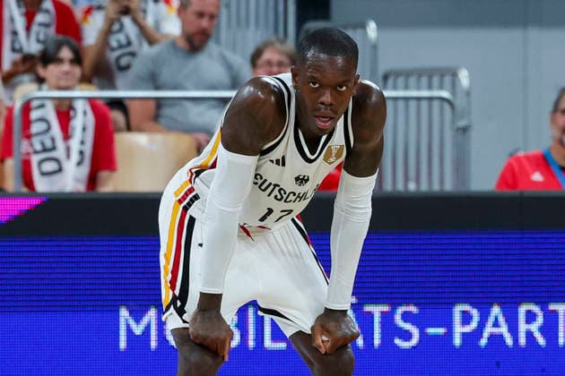 Dennis Schroeder (Germany) schaut, FIBA World Cup European Qualifier, Germany v Cyprus, Brose Arena am 06. July 2026 in Bamberg, Deutschland. (Foto von Marco Steinbrenner DeFodi Images) Dennis Schroeder (Germany) looks on, FIBA World Cup European Qualifier, Germany v Cyprus, Brose Arena, July 6, 2026 in Bamberg, Germany. (Photo by Marco Steinbrenner DeFodi Images) - *** Dennis Schroeder of Germany looks on, FIBA World Cup European Qualifier, Germany vs. Cyprus, Brose Arena on July 6, 2026, in Bamberg, Germany. Photo by Marco Steinbrenner, DeFodi Images. Dennis Schroeder of Germany looks on, FIBA World Cup European Qualifier, Germany vs. Cyprus, Brose Arena, July 6, 2026, in Bamberg, Germany. Photo by Marco Steinbrenner, DeFodi Images