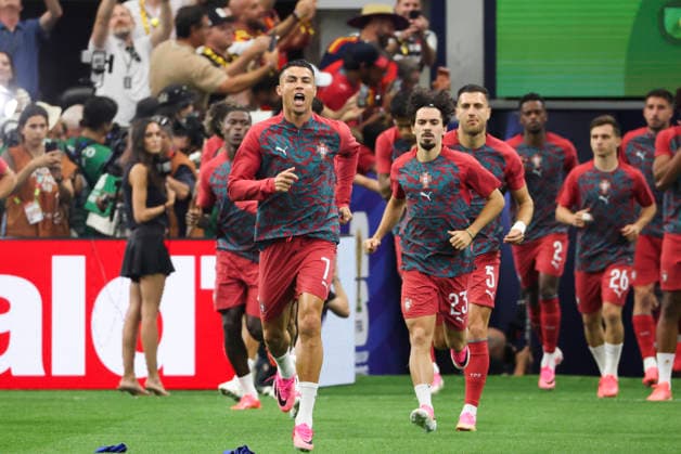 Portugal players Cristiano Ronaldo (C) warms up before the 2026 World Cup Round of 16 match between the national teams of Portugal and Spain at AT&T Stadium in Dallas, Texas, US, 6 July 2026. World Cup 2026. Portugal - Spain !ACHTUNG: NUR REDAKTIONELLE NUTZUNG!  Copyright: xLavandeiraxJrx GRAF2317 20260706-55020819421_1