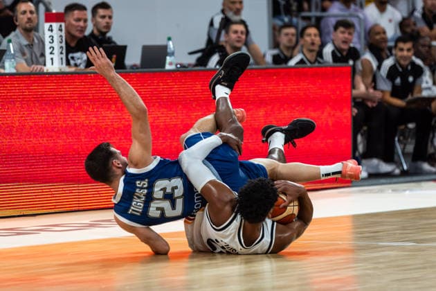 GER, FIBA Basketball World Cup 2027, European Qualifiers, Deutschland-Zypern. 06.07.2026, Brose Arena, Bamberg, GER, FIBA Basketball World Cup 2027, European Qualifiers, Deutschland-Zypern. Kostja Mushidi (Deutschland, No29) im Zweikampf gegen Stefanos Tigkas (Zypern, No23) Â *** GER, FIBA Basketball World Cup 2027, European Qualifiers, Germany vs. Cyprus, July 6, 2026, Brose Arena, Bamberg, GER, FIBA Basketball World Cup 2027, European Qualifiers, Germany vs. Cyprus: Kostja Mushidi (Germany, No. 29) in a matchup against Stefanos Tigkas (Cyprus, No. 23) Â Nordphotox xTrienitz nph00051