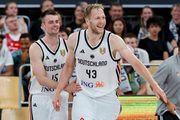 Jonas Mattisseck (Germany) und Christian Sengfelder (Germany) lachen, FIBA World Cup European Qualifier, Germany v Cyprus, Brose Arena am 06. July 2026 in Bamberg, Deutschland. (Foto von Marco Steinbrenner DeFodi Images) Jonas Mattisseck (Germany) und Christian Sengfelder (Germany) smile, FIBA World Cup European Qualifier, Germany v Cyprus, Brose Arena, July 6, 2026 in Bamberg, Germany. (Photo by Marco Steinbrenner DeFodi Images) - *** Jonas Mattisseck (Germany) and Christian Sengfelder (Germany) smile, FIBA World Cup European Qualifier, Germany vs. Cyprus, Brose Arena on July 6, 2026, in Bamberg, Germany. Photo by Marco Steinbrenner, DeFodi Images. Jonas Mattisseck (Germany) and Christian Sengfelder (Germany) smile, FIBA World Cup European Qualifier, Germany vs. Cyprus, Brose Arena, July 6, 2026, in Bamberg, Germany. Photo by Marco Steinbrenner, DeFodi Images