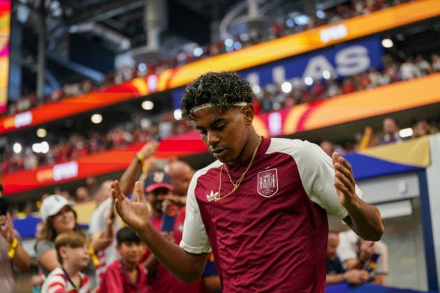 USA: Fussball FIFA World Cup, WM, Weltmeisterschaft, Fussball 2026, Achtelfinale - Spanien vs Portugal - AT&T Stadium (Dallas Stadium) in Arlington: Lamine Yamal (Spanien 19) *** USA Soccer 2026 FIFA World Cup, Round of 16: Spain vs. Portugal at AT&T Stadium in Arlington, Lamine Yamal, Spain 19 Copyright: xJOERANxSTEINSIEKx