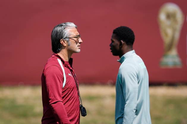 FIFA World Cup, WM, Weltmeisterschaft, Fussball 2026 - Switzerland training session Switzerland s head coach Murat Yakin and his player Breel Embolo during a training session one day ahead of the FIFA World Cup 2026 Round of 16 match between Switzerland and Colombia, in Vancouver, Canada, Monday, 06 July 2026. VANCOUVER Canada  Copyright: xPETERxKLAUNZERx