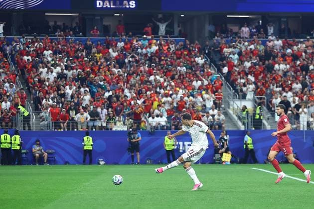 Mikel Oyarzabal of Spain shoots at goal but fails to score Portugal v Spain 2026 FIFA World Cup, WM, Weltmeisterschaft, Fussball Round of 16, Football, Dallas Stadium, Arlington, Texas, USA - 06 Jul 2026Arlington Dallas Stadium Texas (TX) United States of America  Copyright: xMichaelxZemanek Shutterstockx 16980007m
