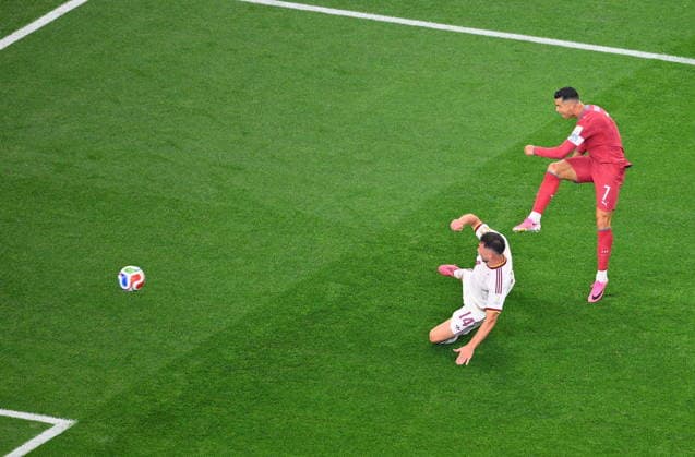 FIFA World Cup, WM, Weltmeisterschaft, Fussball 2026 - Round of 16 - Portugal vs Spain Cristiano Ronaldo of Portugal (R) takes a shot on goal during the FIFA World Cup 2026 Round of 16 match Portugal against Spain, in Dallas, USA, 06 July 2026. DALLAS United States  Copyright: xSAMxWASSONx
