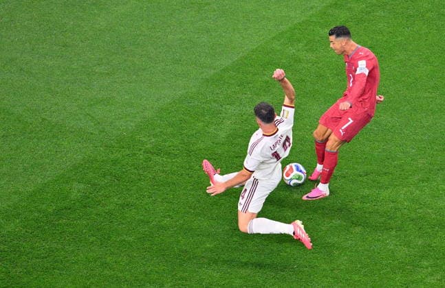 FIFA World Cup, WM, Weltmeisterschaft, Fussball 2026 - Round of 16 - Portugal vs Spain Cristiano Ronaldo of Portugal (R) takes a shot on goal during the FIFA World Cup 2026 Round of 16 match Portugal against Spain, in Dallas, USA, 06 July 2026. DALLAS United States  Copyright: xSAMxWASSONx