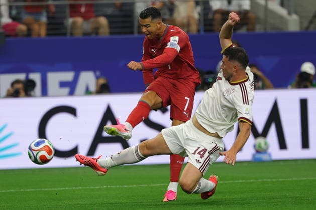 FIFA World Cup, WM, Weltmeisterschaft, Fussball 2026 - Round of 16 - Portugal vs Spain Cristiano Ronaldo (L) of Portugal and Aymeric Laporte of Spain in action during the FIFA World Cup 2026 Round of 16 match Portugal against Spain, in Dallas, USA, 06 July 2026. DALLAS United States  Copyright: xCHRISTOPHERxNEUNDORFx
