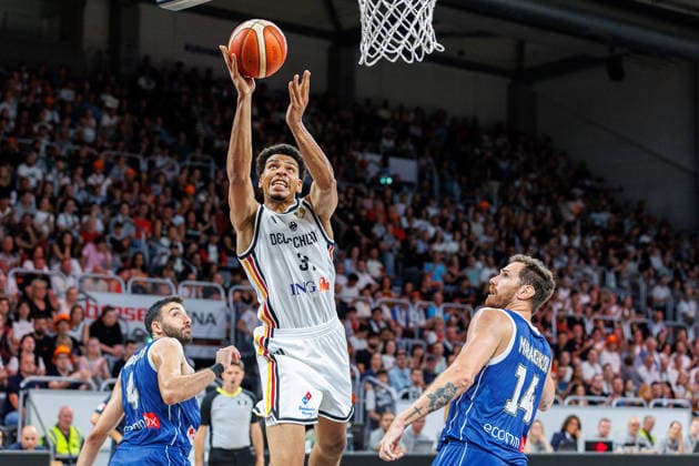 Ioannis Pashialis (Zypern, 04), Sananda Fru (Deutschland, 31), Kyprianos Maragkos (Zypern, 14), Deutschland vs. Zypern, Basketball, WM Qualifikation 2027, Gruppe E, 06.07.2026 Deutschland vs. Zypern, Basketball, WM Qualifikation 2027, Gruppe E, 06.07.2026 Bamberg *** Ioannis Pashialis, Cyprus, 04; Sananda Fru, Germany, 31; Kyprianos Maragkos, Cyprus, 14; Germany vs. Cyprus, Basketball, 2027 World Cup Qualifiers, Group E, July 6, 2026 Germany vs. Cyprus, Basketball, 2027 World Cup Qualifiers, Group E, July 6, 2026 Bamberg Copyright: xEibner-Pressefoto G.xSantemizx EP_GSZ
