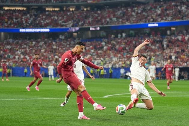 Cristiano Ronaldo of Portugal takes a shot at goal but fails to score Portugal v Spain 2026 FIFA World Cup, WM, Weltmeisterschaft, Fussball Round of 16, Football, Dallas Stadium, Arlington, Texas, USA - 06 Jul 2026Arlington Dallas Stadium Texas (TX) United States of America  Copyright: xIsmaelxAdnan Shutterstockx 16980005an