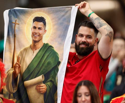 Portugal v Spain: Round of 16 - FIFA World Cup, WM, Weltmeisterschaft, Fussball 2026 Portugal fans with Cristiano Ronaldo religious style banner the FIFA World Cup 2026 Round Of 16 match between Portugal and Spain at Dallas Stadium on July 6, 2026 in Arlington, United States. Arlington Dallas Stadium TX United States Copyright: xAllstarxPicturexLibraryxLtdx