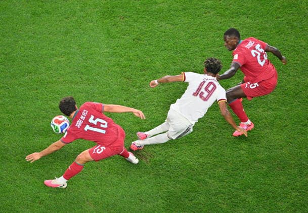 FIFA World Cup, WM, Weltmeisterschaft, Fussball 2026 - Round of 16 - Portugal vs Spain (L-R) Joao Neves of Portugal, Lamine Yamal of Spain, Nuno Mendes of Portugal in action during the FIFA World Cup 2026 Round of 16 match Portugal against Spain, in Dallas, USA, 06 July 2026. DALLAS United States  Copyright: xSAMxWASSONx