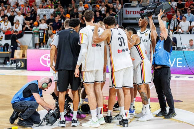 Team, Mannschaft, jubelt, Jubel, positive Emotionen, positive Emotion, Spielende, Deutschland vs. Zypern, Basketball, WM Qualifikation 2027, Gruppe E, 06.07.2026 Deutschland vs. Zypern, Basketball, WM Qualifikation 2027, Gruppe E, 06.07.2026 Bamberg *** Team, squad, cheering, cheers, positive emotions, positive emotion, end of the game, Germany vs. Cyprus, basketball, 2027 World Cup Qualifiers, Group E, July 6, 2026 Germany vs. Cyprus, basketball, 2027 World Cup Qualifiers, Group E, July 6, 2026 Bamberg Copyright: xEibner-Pressefoto G.xSantemizx EP_GSZ