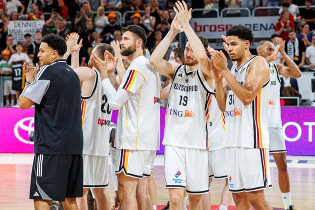 Team, Mannschaft, jubelt, Jubel, positive Emotionen, positive Emotion, Spielende, Deutschland vs. Zypern, Basketball, WM Qualifikation 2027, Gruppe E, 06.07.2026 Deutschland vs. Zypern, Basketball, WM Qualifikation 2027, Gruppe E, 06.07.2026 Bamberg *** Team, squad, cheering, cheers, positive emotions, positive emotion, end of the game, Germany vs. Cyprus, basketball, 2027 World Cup Qualifiers, Group E, July 6, 2026 Germany vs. Cyprus, basketball, 2027 World Cup Qualifiers, Group E, July 6, 2026 Bamberg Copyright: xEibner-Pressefoto G.xSantemizx EP_GSZ