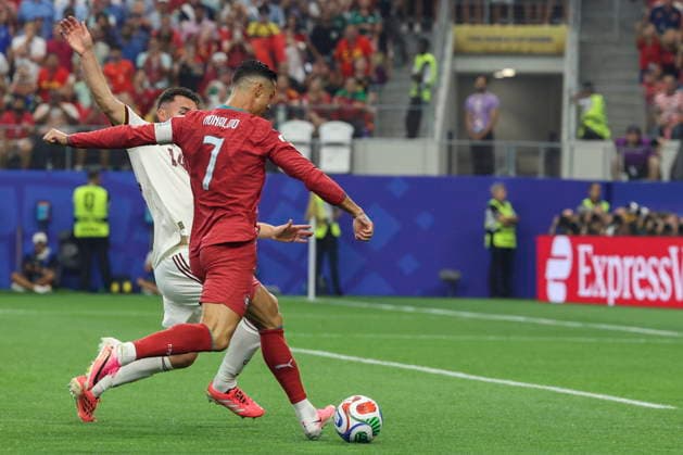 FIFA World Cup, WM, Weltmeisterschaft, Fussball 2026 - Round of 16 - Portugal vs Spain Portugal s Cristiano Ronaldo (R) in action during the FIFA World Cup 2026 Round of 16 match Portugal against Spain, in Dallas, Texas, USA, 06 July 2026. Arlington United States  Copyright: xMIGUELxA.xLOPESx
