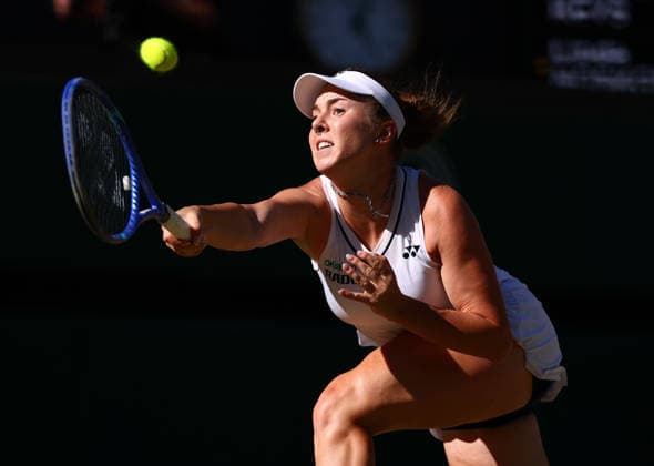 Wimbledon Championships 2026, Day 8, AELTC Wimbledon, London, UK - 06 07 2026 Linda Noskova (CZE) in action during her fourth round match against Madison Keys (USA) in the 2026 Wimbledon Championships at the AELTC London London AELTC Wimbledon London GBR, UK NEWSPAPERS OUT Copyright: xMarkxGreenwoodx