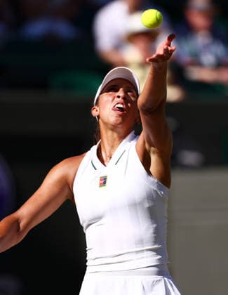 Wimbledon Championships 2026, Day 8, AELTC Wimbledon, London, UK - 06 07 2026 Madison Keys (USA) serves during her fourth round match against Linda Noskova (CZE) in the 2026 Wimbledon Championships at the AELTC London London AELTC Wimbledon London GBR, UK NEWSPAPERS OUT Copyright: xMarkxGreenwoodx