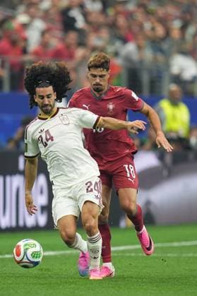 Marc Cucurella of Spain and Pedro Neto of Portugal Portugal v Spain 2026 FIFA World Cup, WM, Weltmeisterschaft, Fussball Round of 16, Football, Dallas Stadium, Arlington, Texas, USA - 06 Jul 2026Arlington Dallas Stadium Texas (TX) United States of America  Copyright: xIsmaelxAdnan Shutterstockx 16980005ar