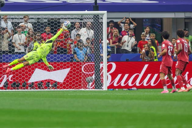 FIFA World Cup, WM, Weltmeisterschaft, Fussball 2026 - Round of 16 - Portugal vs Spain Portugal s goalkeeper Diogo Costa makes a save during the FIFA World Cup 2026 Round of 16 match Portugal against Spain, in Dallas, Texas, USA, 06 July 2026. Arlington United States  Copyright: xMIGUELxA.xLOPESx