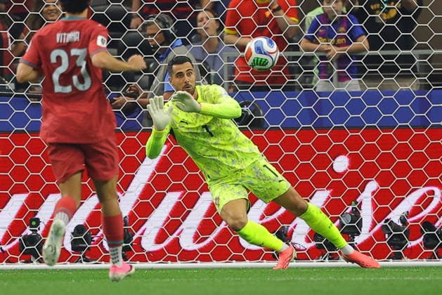 FIFA World Cup, WM, Weltmeisterschaft, Fussball 2026 - Round of 16 - Portugal vs Spain Goalkeeper Diogo Costa of Portugal in action during the FIFA World Cup 2026 Round of 16 match Portugal against Spain, in Dallas, USA, 06 July 2026. DALLAS United States  Copyright: xCHRISTOPHERxNEUNDORFx
