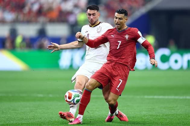 Aymeric Laporte of Spain and Cristiano Ronaldo of Portugal Portugal v Spain 2026 FIFA World Cup, WM, Weltmeisterschaft, Fussball Round of 16, Football, Dallas Stadium, Arlington, Texas, USA - 06 Jul 2026Arlington Dallas Stadium Texas (TX) United States of America  Copyright: xMichaelxZemanek Shutterstockx 16980007u