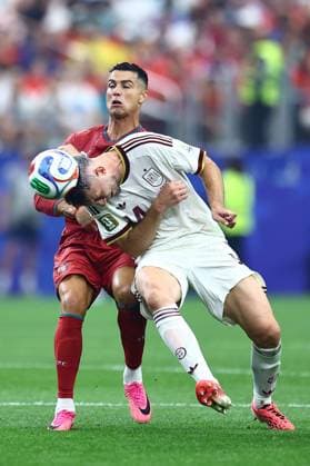 Aymeric Laporte of Spain and Cristiano Ronaldo of Portugal Portugal v Spain 2026 FIFA World Cup, WM, Weltmeisterschaft, Fussball Round of 16, Football, Dallas Stadium, Arlington, Texas, USA - 06 Jul 2026Arlington Dallas Stadium Texas (TX) United States of America  Copyright: xMichaelxZemanek Shutterstockx 16980007w