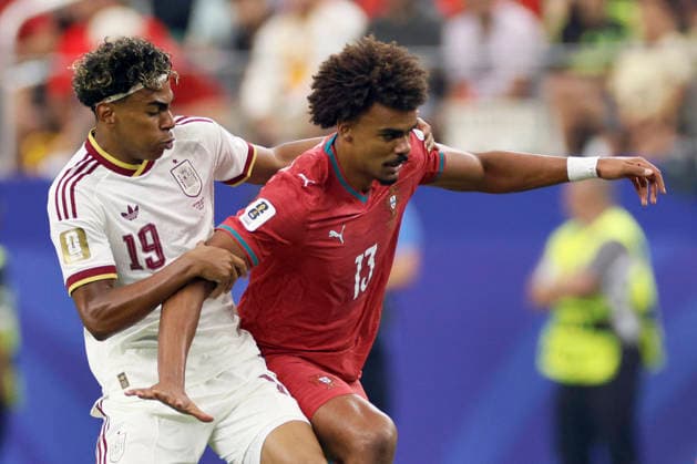 Portugal v Spain: Round of 16 - FIFA World Cup, WM, Weltmeisterschaft, Fussball 2026 Lamine Yamal of Spain and Renato Veiga of Portugal challenge during the FIFA World Cup 2026 Round Of 16 match between Portugal and Spain at Dallas Stadium on July 6, 2026 in Arlington, United States. Arlington Dallas Stadium TX United States Copyright: xAllstarxPicturexLibraryxLtdx