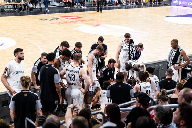 BAMBERG, GERMANY - JULY 06: Alex Mumbru (Head Coach Germany) surrounded by his team during a time out during the FIBA Basketball World Cup European Qualifiers match between Germany vs. Cyprus at Brose Arena on July 06, 2026 in Bamberg, Germany. Bavaria Germany Copyright: xSteffiexWunderlx