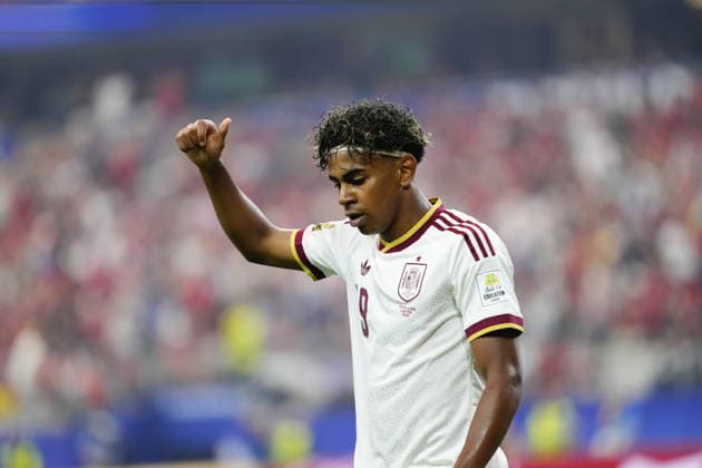 Portugal v Spain - FIFA World Cup, WM, Weltmeisterschaft, Fussball 2026 - Round of 16 TEXAS, USA - JULY 06: Lamine Yamal of Spain gestures during FIFA World Cup 2026 Round of 16 match between Portugal and Spain at Dallas Stadium in Arlington, Texas, United States on July 06, 2026. Jose Hernandez Anadolu Texas United States. Editorial use only. Please get in touch for any other usage.  Copyright: x2026xAnadoluxJosexHernandezx