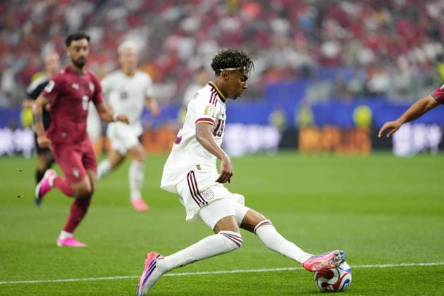 Portugal v Spain - FIFA World Cup, WM, Weltmeisterschaft, Fussball 2026 - Round of 16 TEXAS, USA - JULY 06: Lamine Yamal of Spain drives the ball during FIFA World Cup 2026 Round of 16 match between Portugal and Spain at Dallas Stadium in Arlington, Texas, United States on July 06, 2026. Jose Hernandez Anadolu Texas United States. Editorial use only. Please get in touch for any other usage.  Copyright: x2026xAnadoluxJosexHernandezx