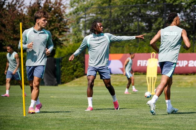 FIFA World Cup, WM, Weltmeisterschaft, Fussball 2026 - Switzerland training session (L-R) Switzerland s Ardon Jashari, Johan Manzambi, and Dan Ndoye attend a training session one day ahead of the FIFA World Cup 2026 Round of 16 match between Switzerland and Colombia, in Vancouver, Canada, Monday, 06 July 2026. VANCOUVER Canada  Copyright: xPETERxKLAUNZERx