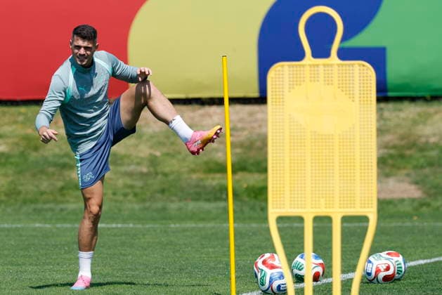 FIFA World Cup, WM, Weltmeisterschaft, Fussball 2026 - Switzerland training session Switzerland s Granit Xhaka attends a training session one day ahead of the FIFA World Cup 2026 Round of 16 match between Switzerland and Colombia, in Vancouver, Canada, Monday, 06 July 2026. VANCOUVER Canada  Copyright: xPETERxKLAUNZERx